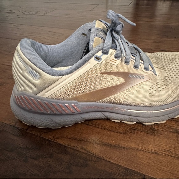 Brooks Women's Running Shoes - Picture 4 of 6